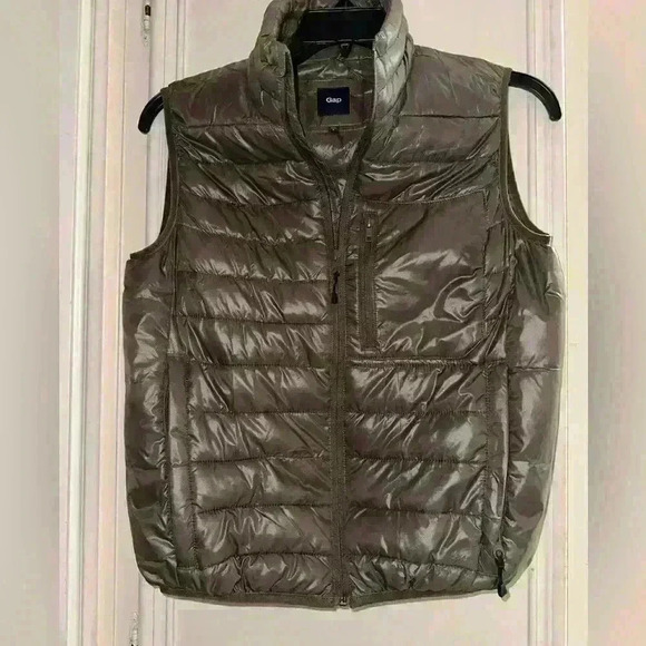 Gap Puffy vest small - Picture 1 of 4
